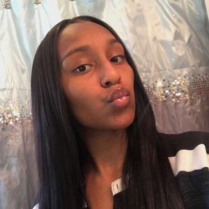 Meet your Posher, Emani